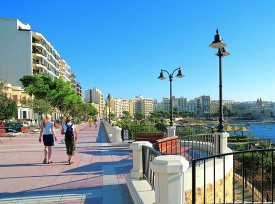 Splendid Seaside Retreat On Spinola Bay Lejlighed Saint Julian's Eksteriør billede